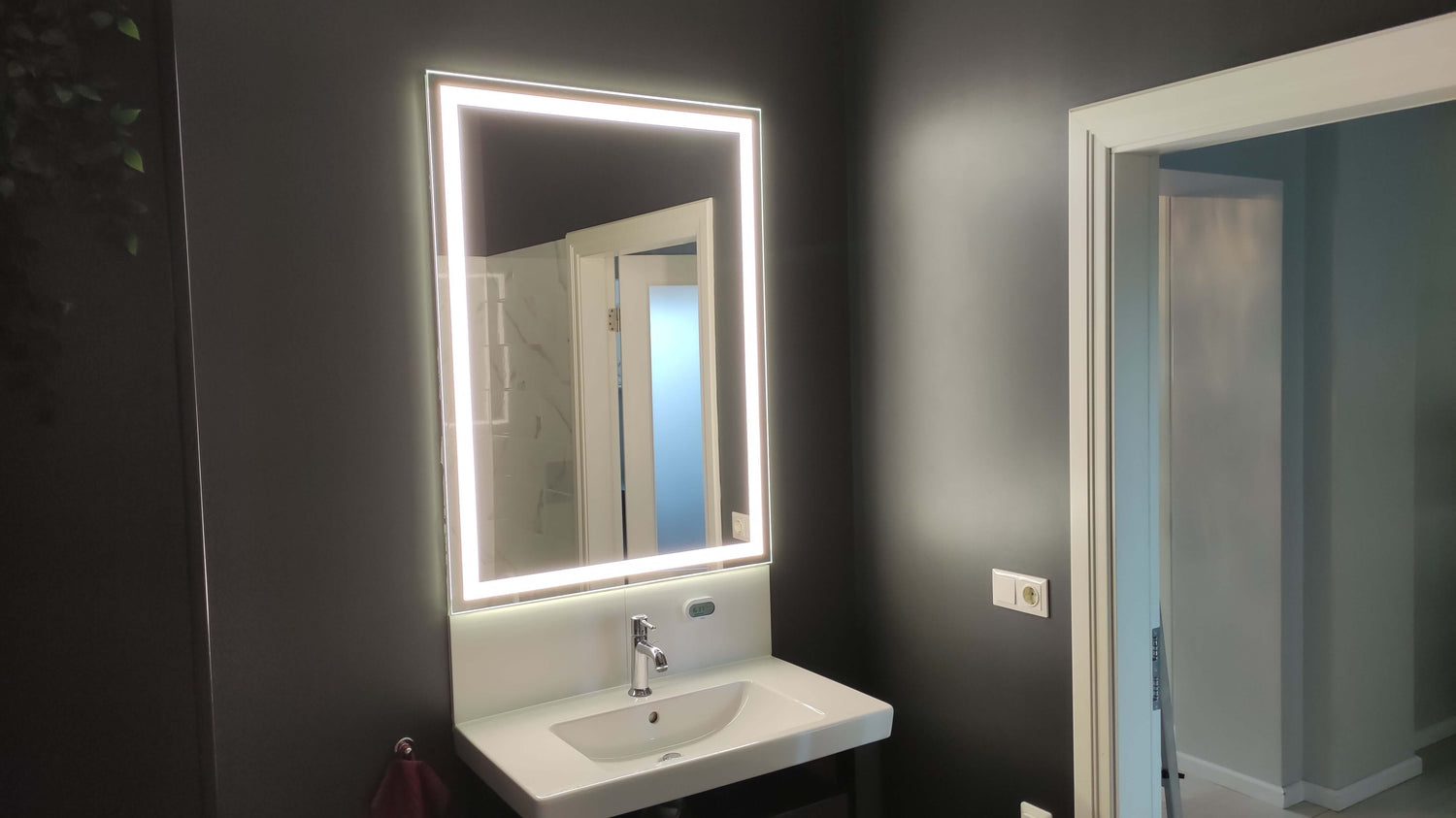 led mirrors with front lighting