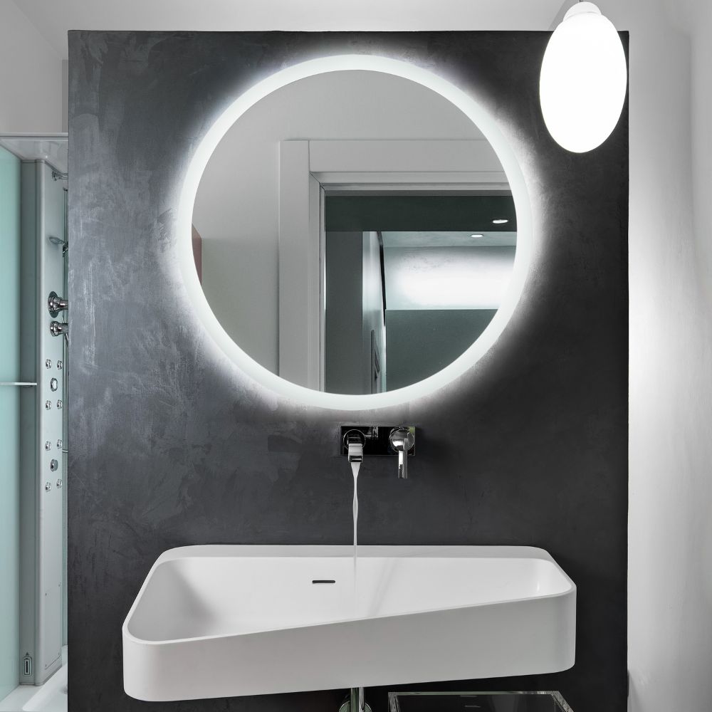 Round LED mirror with front lighting Ø 700 mm
